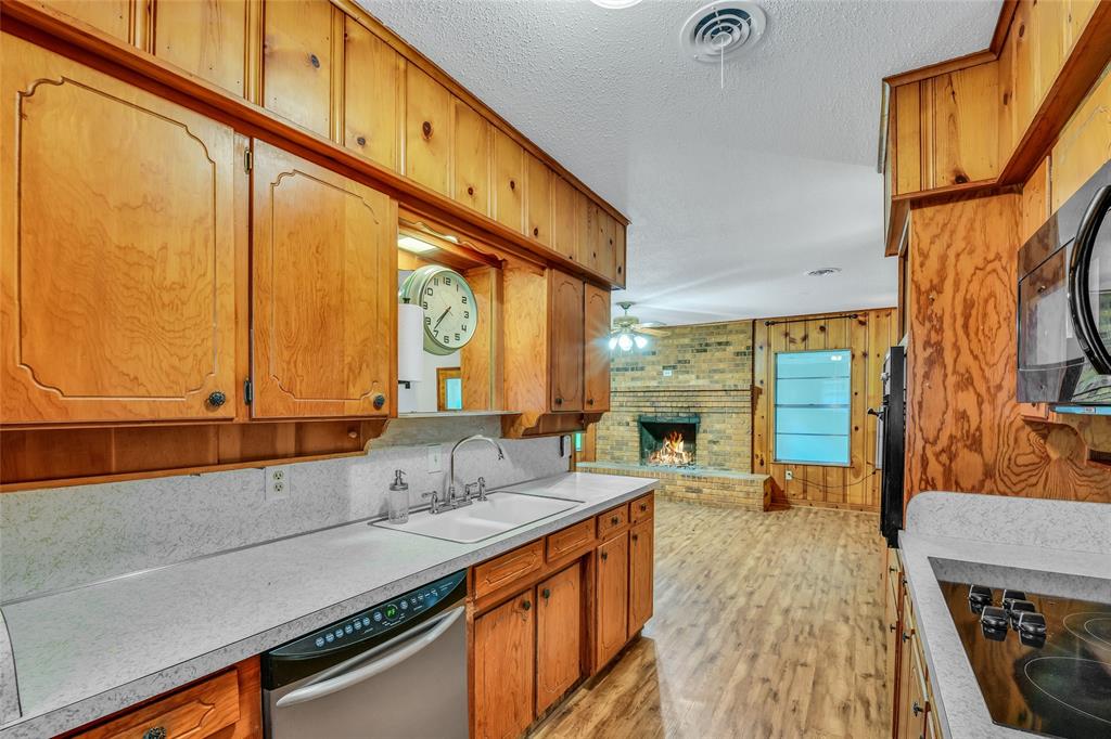 609 Cooper Lane, Kennedale, TX 76060