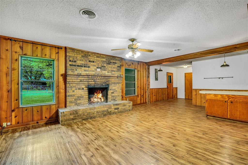 609 Cooper Lane, Kennedale, TX 76060