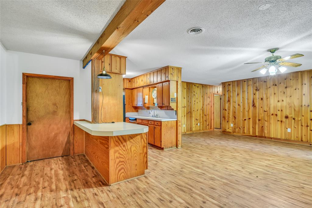 609 Cooper Lane, Kennedale, TX 76060
