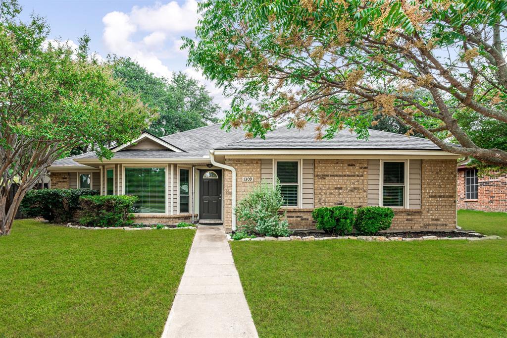 Charming single story home with lovely updates in ideal Allen location. Roof and gutters replaced in 2026. Charming single story home with lovely updates in ideal Allen location. Roof and gutters replaced in 2026.