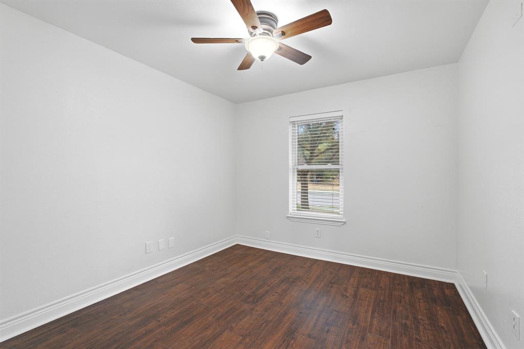 Secondary bedroom with ceiling fan and closet.