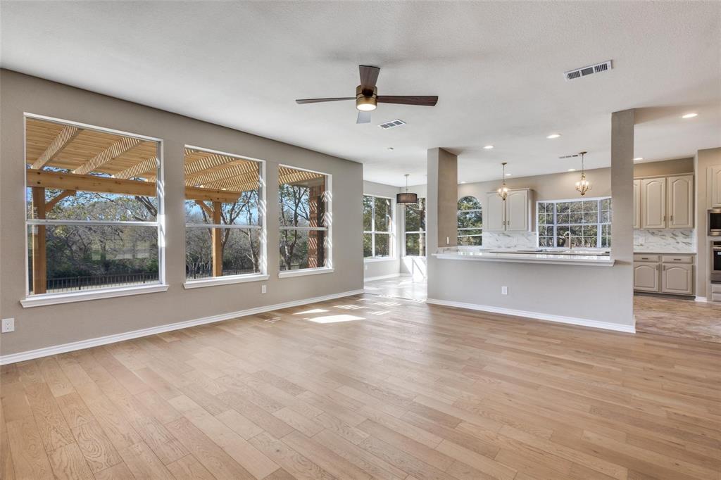 Open concept Living-kitchen.