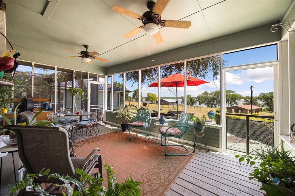 Screened in porch