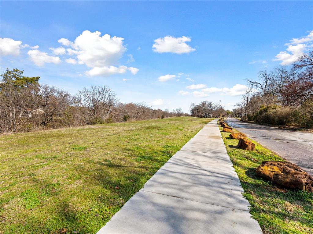 Access to Santa Fe Trail directly across the street