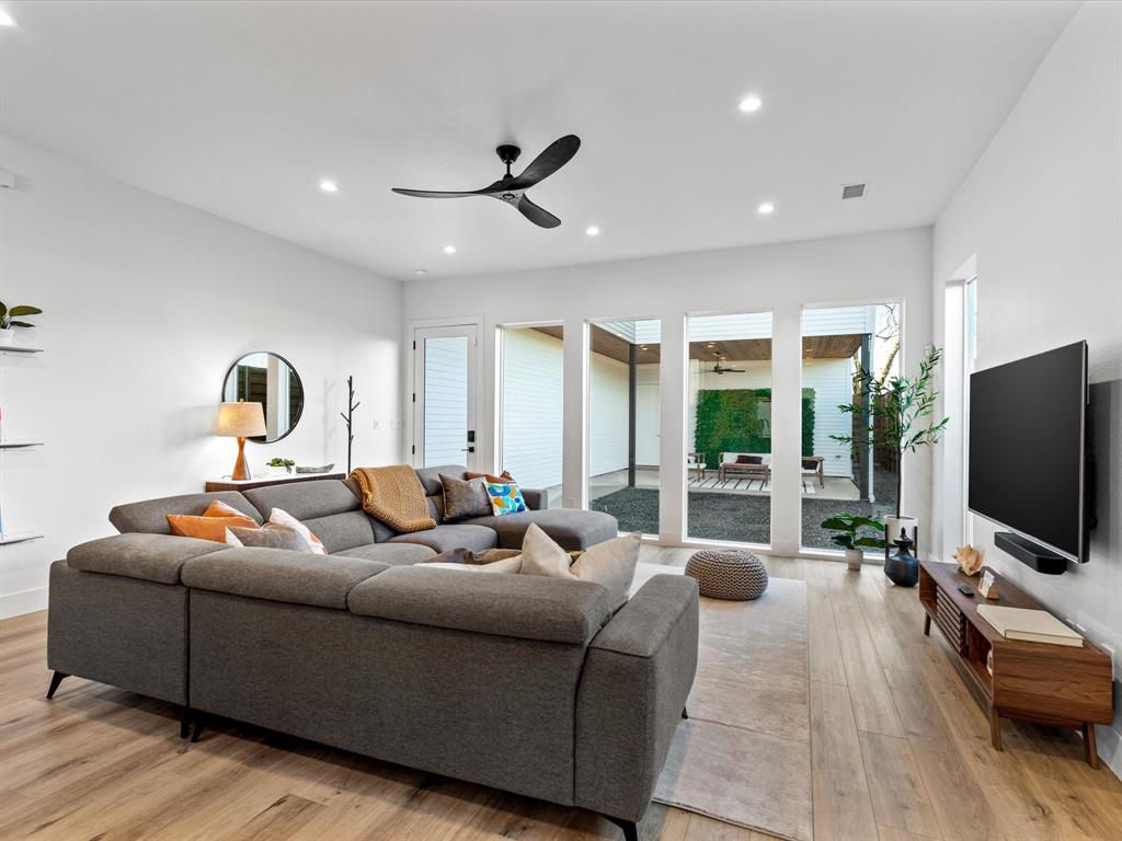 401 Martinique Avenue, Dallas, TX 75223 401 Martinique Avenue, Dallas, TX 75223