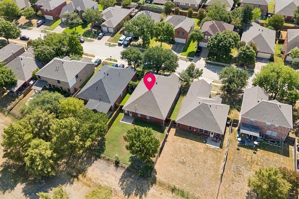 A Backyard Positioned for the View – From above, you can see how the home sits directly against the golf course, creating an open rear setting with mature trees and no immediate backyard neighbor beyond the fairway.