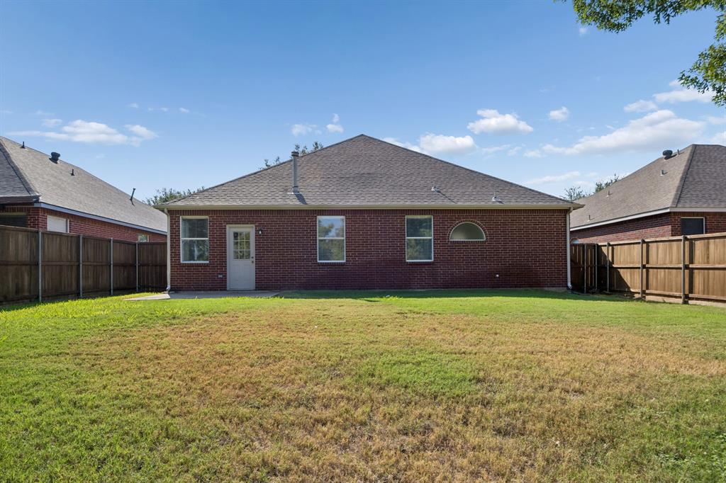Room to Enjoy the Outdoors – The backyard offers a generous stretch of lawn with wide-open views beyond the fence, giving you space to unwind, entertain, or simply enjoy the changing scenery of the golf course.