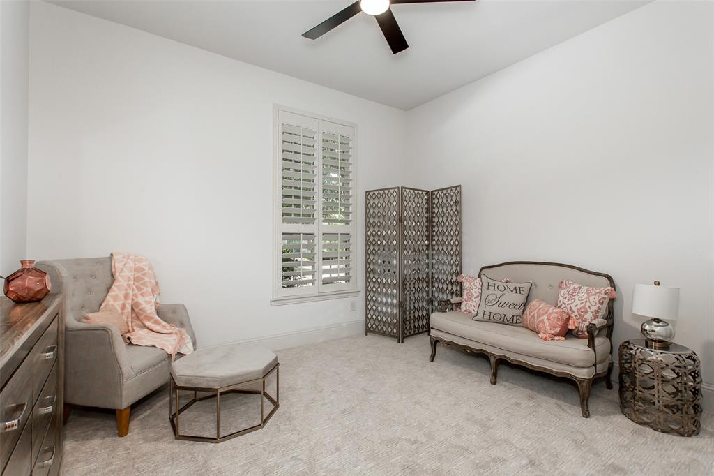 1st floor secondary bedroom.