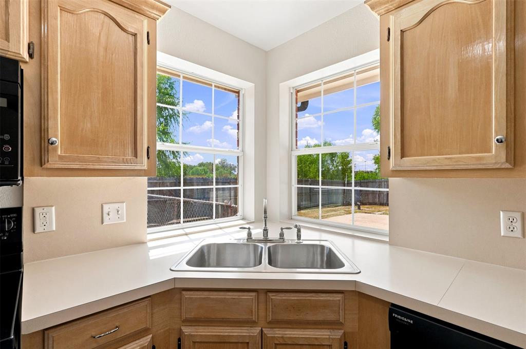 6922 Sayle Street, Greenville, TX 75402