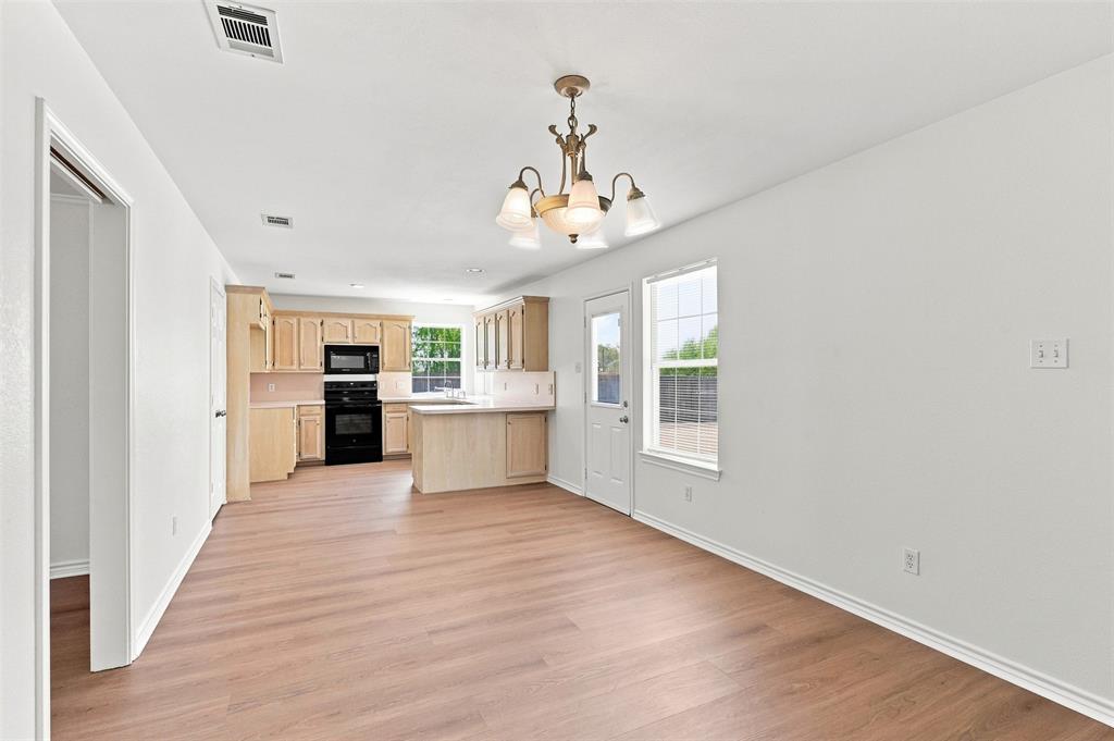 6922 Sayle Street, Greenville, TX 75402