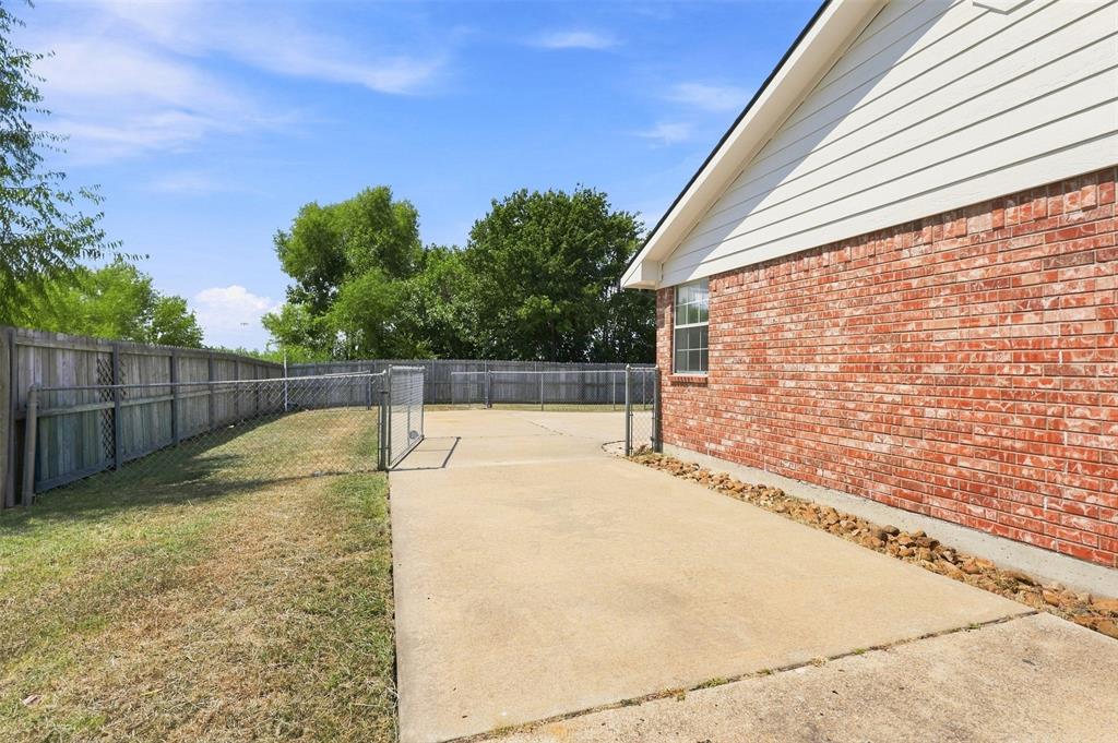 6922 Sayle Street, Greenville, TX 75402