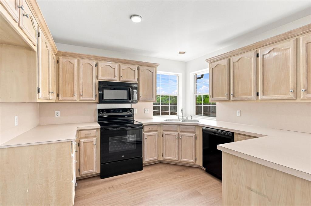 6922 Sayle Street, Greenville, TX 75402