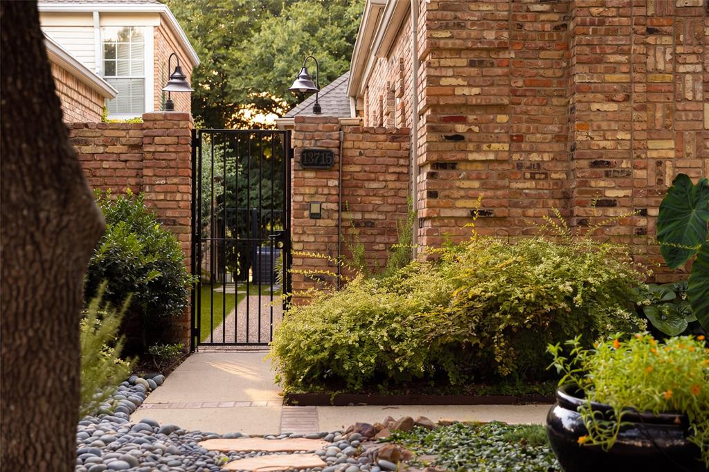 13715 Creekside Place, Dallas, TX 75240