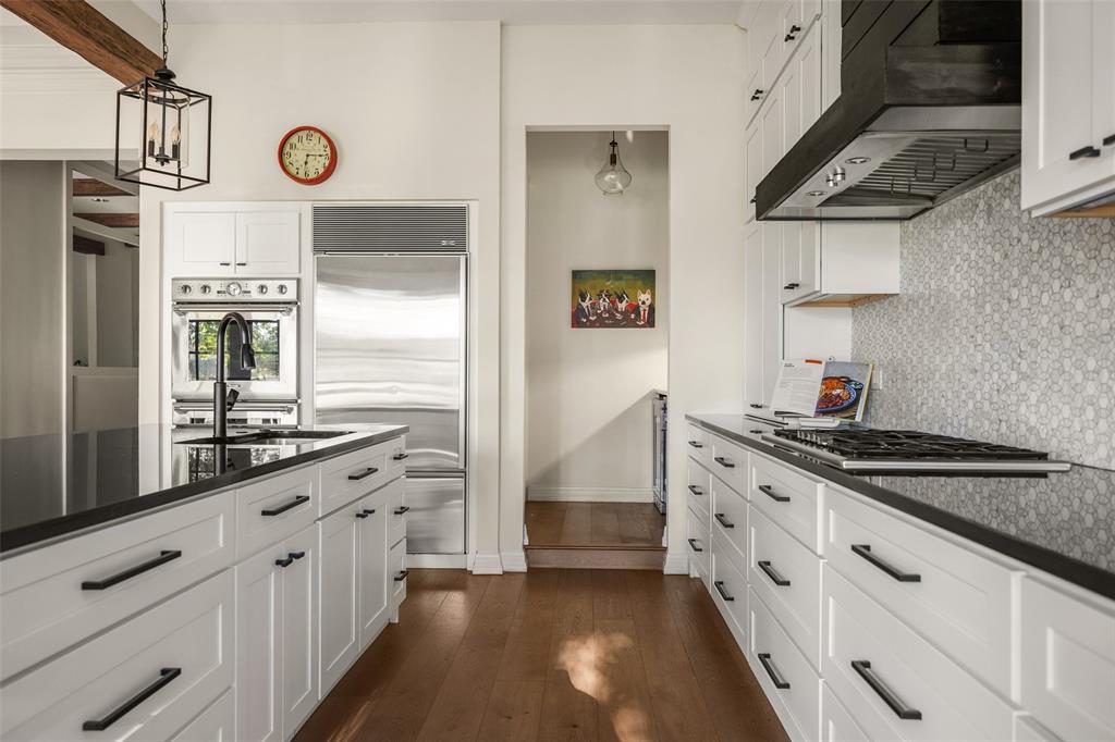 13715 Creekside Place, Dallas, TX 75240