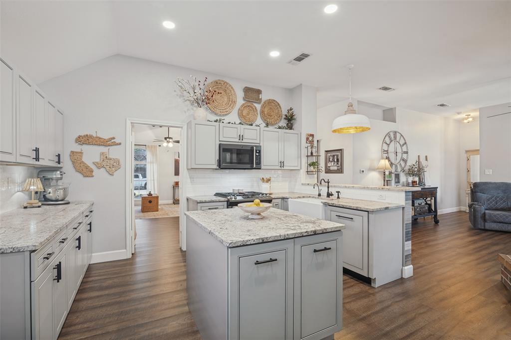 8317 Trail Lake Drive, Rowlett, TX 75088 8317 Trail Lake Drive, Rowlett, TX 75088