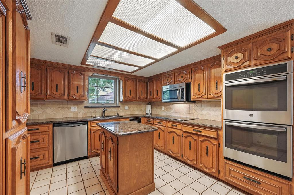 9719 Amberley Drive, Dallas, TX 75243