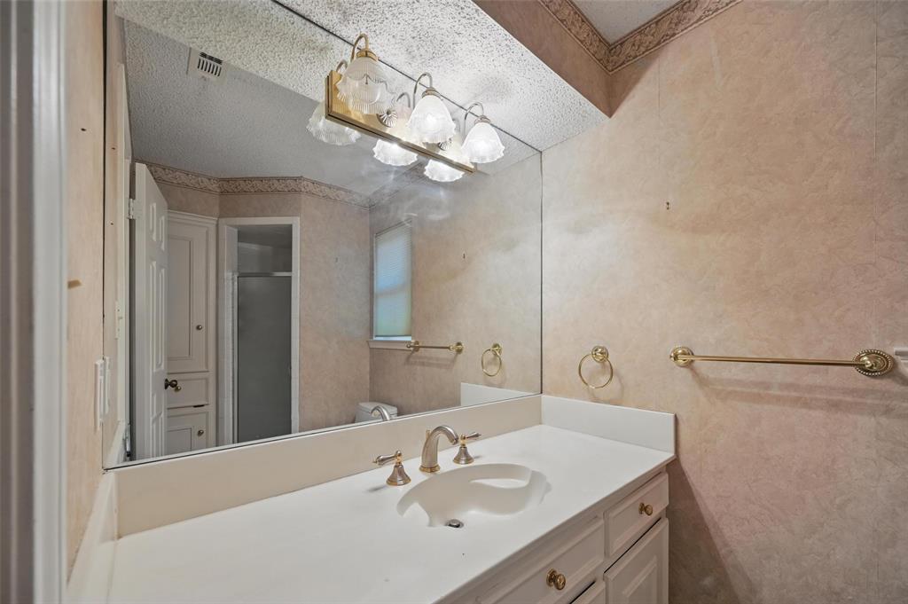 9719 Amberley Drive, Dallas, TX 75243