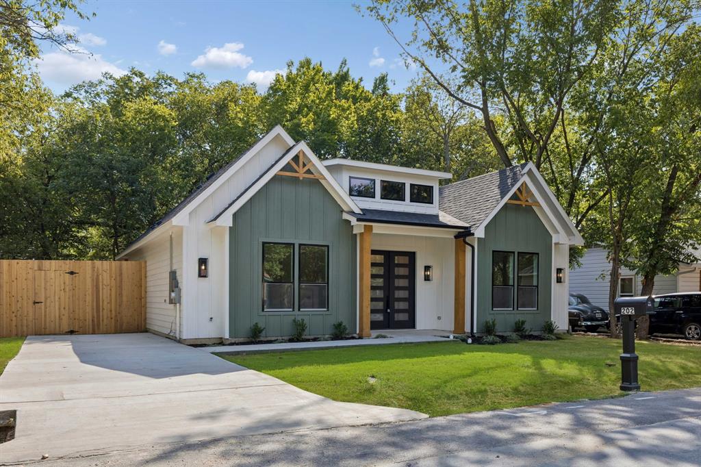 202 Rosa Street, Waxahachie, TX 75165
