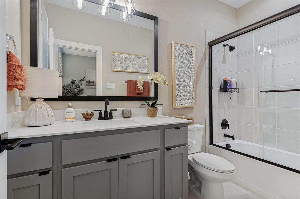 Bathroom ensuite to bedroom 3