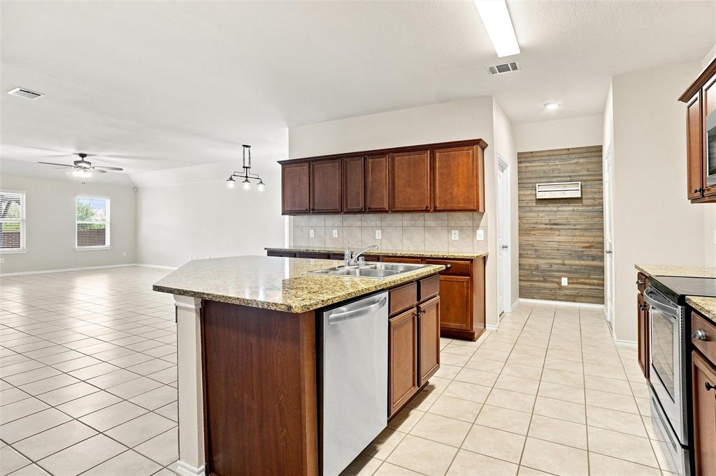 1060 Sadie Street, Forney, TX 75126 1060 Sadie Street, Forney, TX 75126