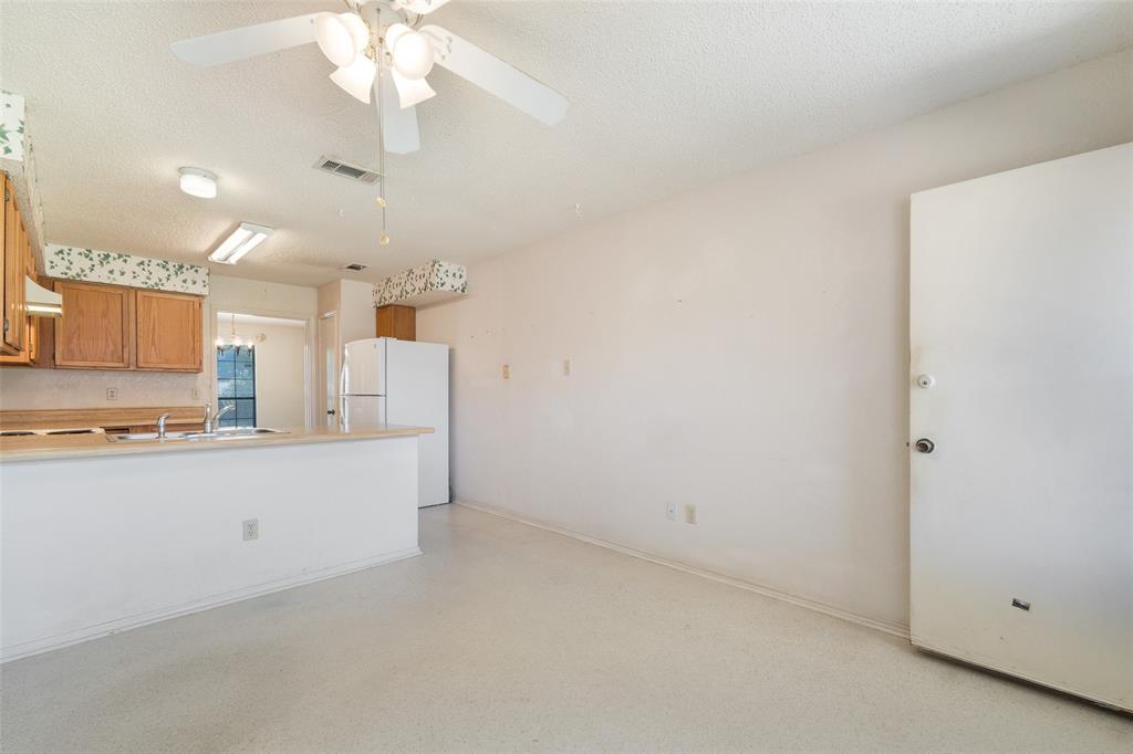 Spacious eat-in area off the kitchen. Bring your barstools for eating at the counter.