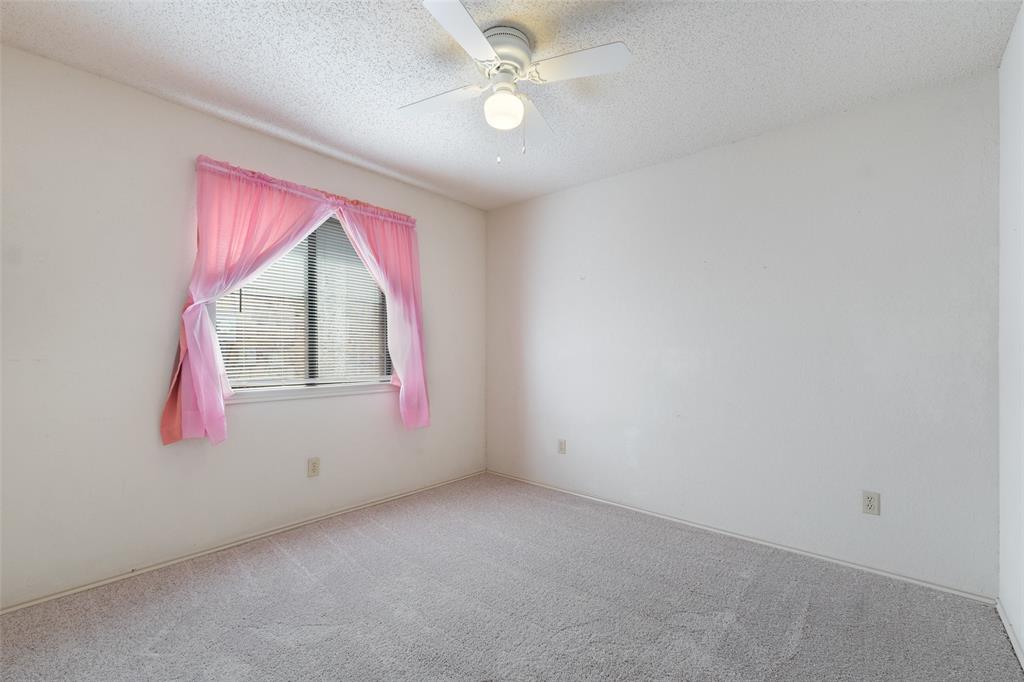 Additional photo of guest room.