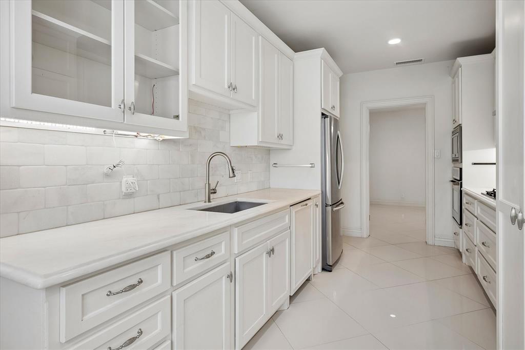 6146 Averill Way, #106E, Dallas, TX 75225