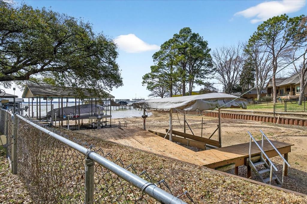 107 Lakewood Drive, Mabank, TX 75156