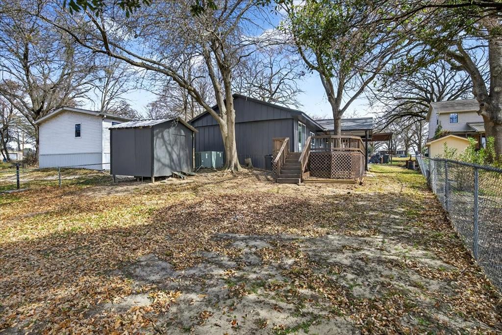 Water side- side yard