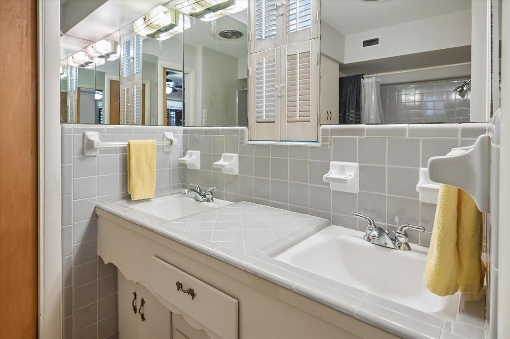 11232 Yorkmont Circle, Dallas, TX 75218