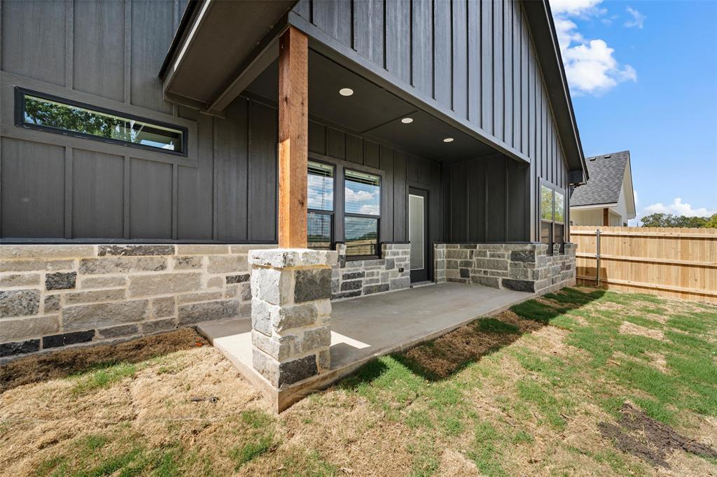 302 Johnson Street, McGregor, TX 76657