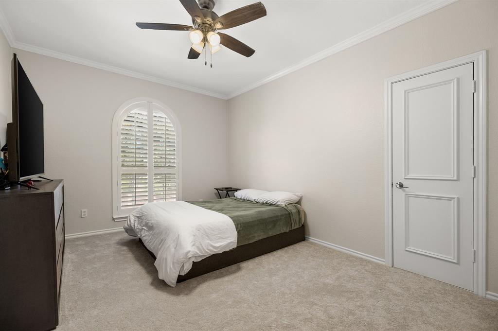 Secondary bedroom with walk-in closet & full bathroom.