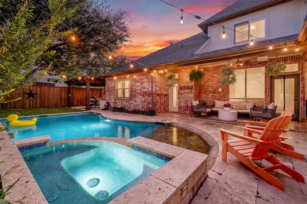 Sparkling pool with beach-entry & attached spa are the perfect place to lounge.