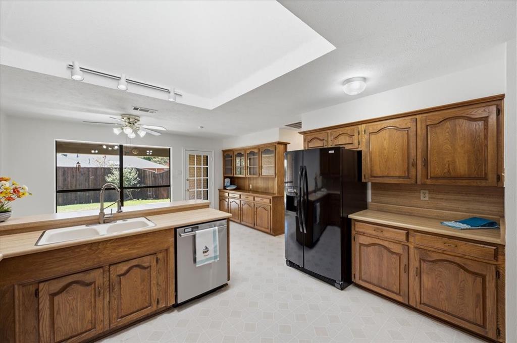 Refrigerator stays with the property