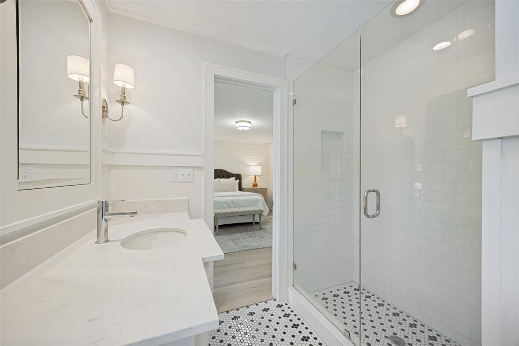 7142 Lakehurst Avenue, Dallas, TX 75230
