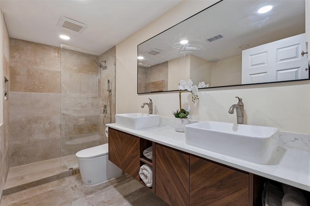 7142 Lakehurst Avenue, Dallas, TX 75230