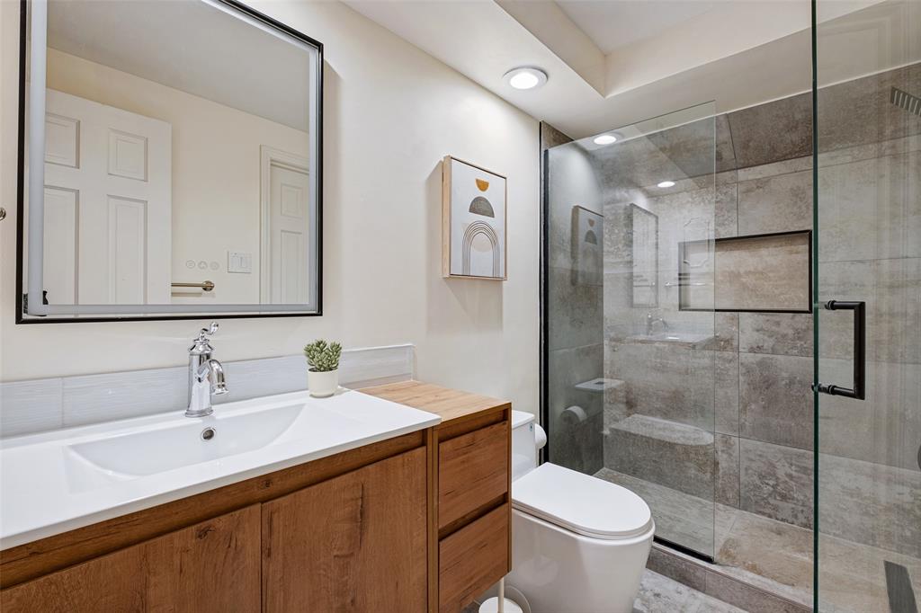 7142 Lakehurst Avenue, Dallas, TX 75230