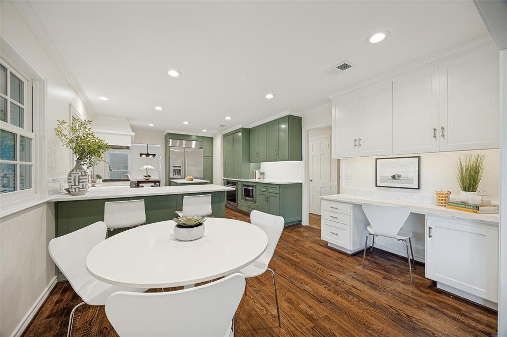 7142 Lakehurst Avenue, Dallas, TX 75230