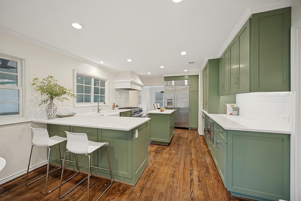 7142 Lakehurst Avenue, Dallas, TX 75230