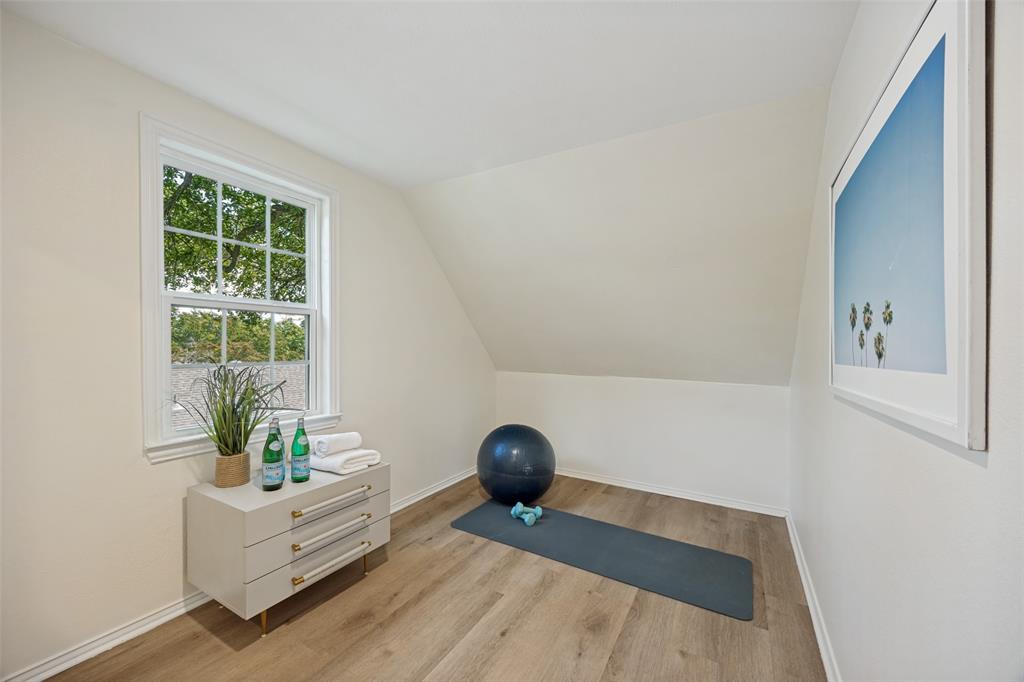 7142 Lakehurst Avenue, Dallas, TX 75230