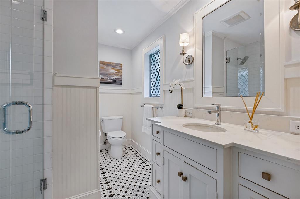 7142 Lakehurst Avenue, Dallas, TX 75230