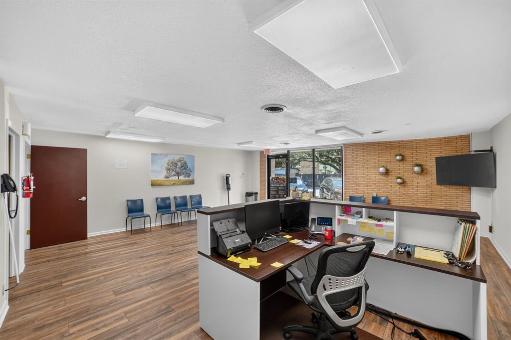 110 W Grove