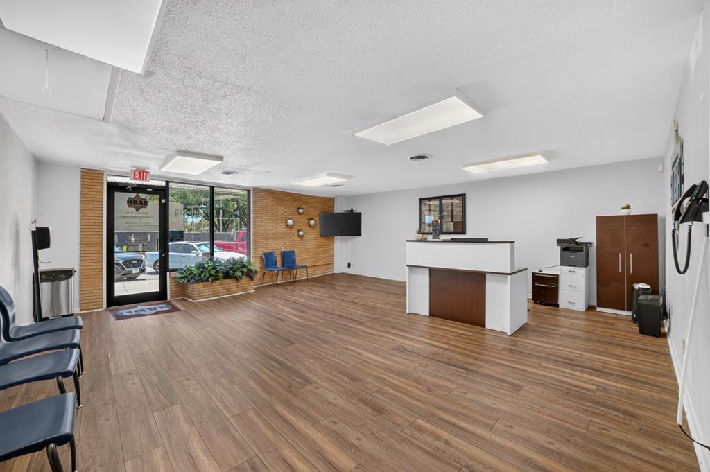 110 W Grove