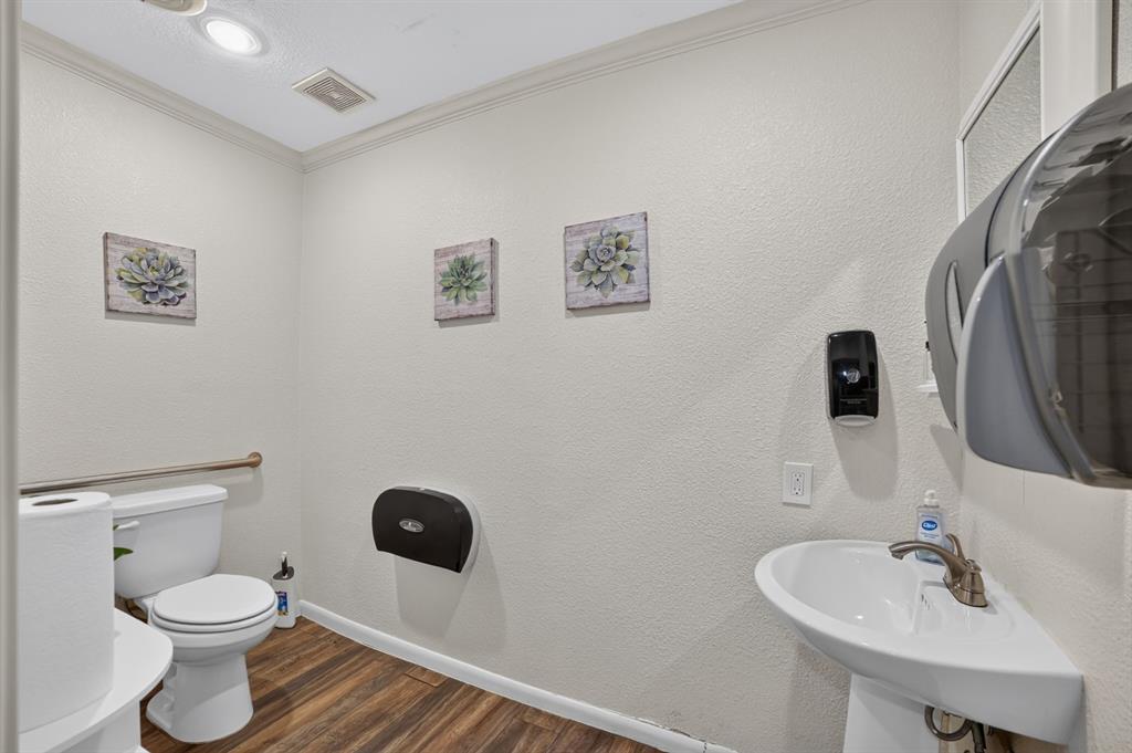 110 W Grove Street, Kaufman, TX 75142