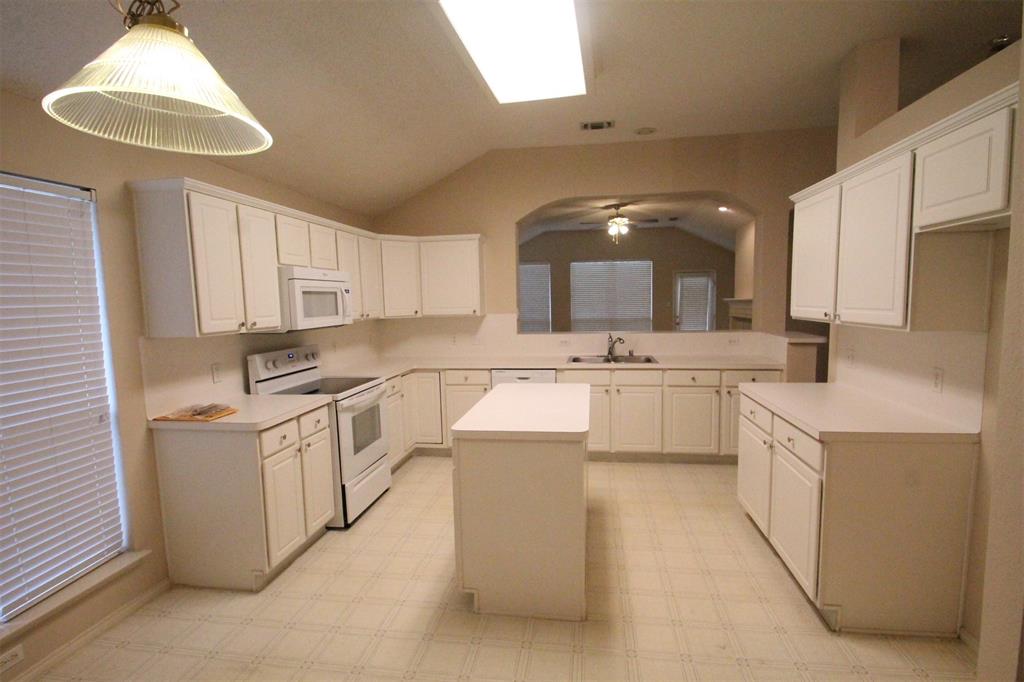 2920 COVENTRY LN, McKinney, TX 75069