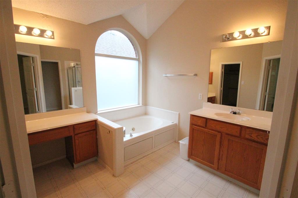 2920 COVENTRY LN, McKinney, TX 75069