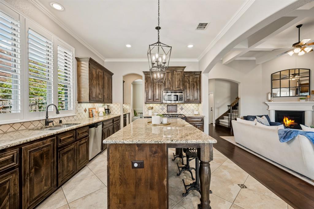 207 Charleston Lane, Fate, TX 75189