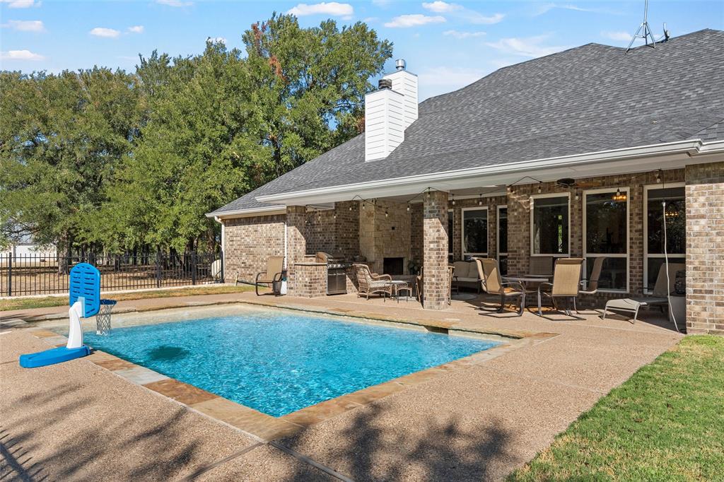 580 Whispering Oaks, China Spring, TX 76633