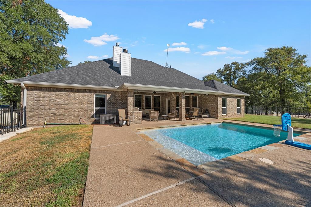 580 Whispering Oaks, China Spring, TX 76633