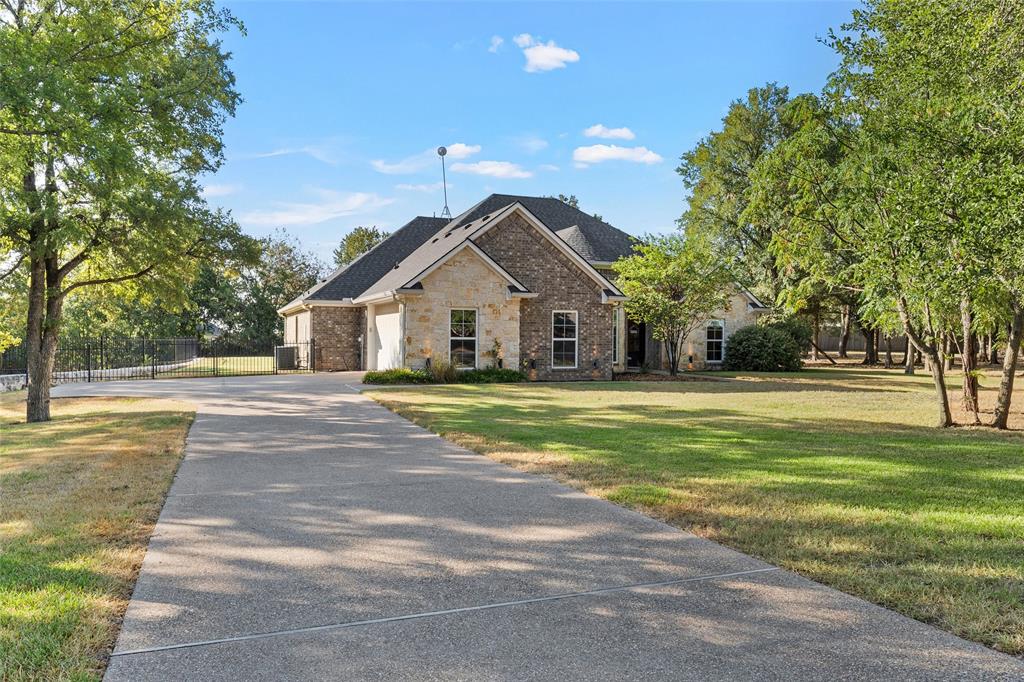 580 Whispering Oaks, China Spring, TX 76633